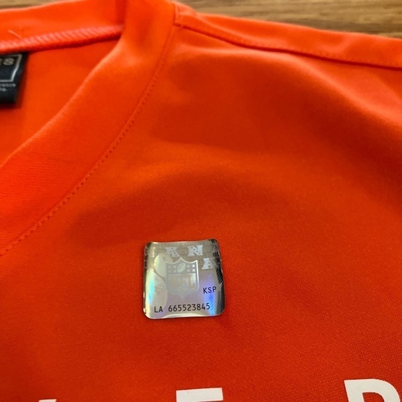 New! Denver Broncos NFL + Rolling Stones collectors' v-neck shirt - Picture 3 of 11